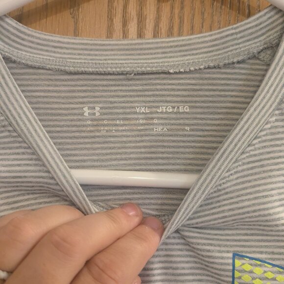 Under Armour-Long Sleeve Gray and White Striped Heat Gear Loose Fit-Youth XL - Picture 2 of 5